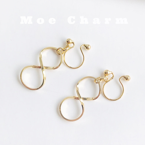 ゴールド✳︎インフィニティ／8の字 イヤリング／小さい／シンプル