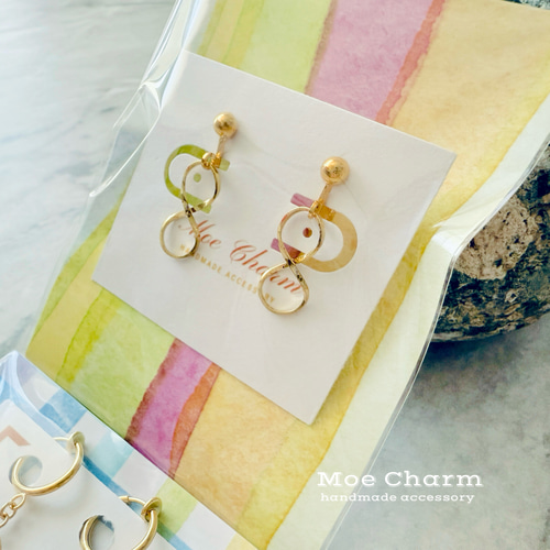 ゴールド✳︎インフィニティ／8の字 イヤリング／小さい／シンプル