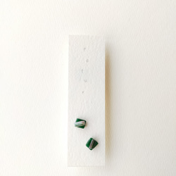 ガラスのひと粒ピアス　【竹藪】　サージカルステンレス　小ぶり　個性的　グリーン 11枚目の画像