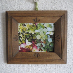 受注制作）イーゼル付き☆木彫り沈め彫りのフォトフレーム☆薔薇模様