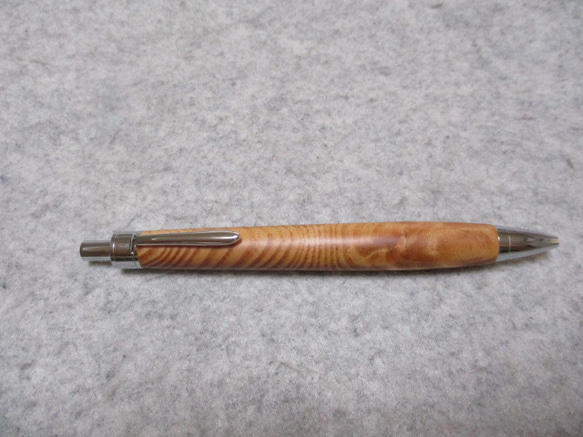 今年の新作から定番まで！ 木軸シャープペン 円高還元 樹齢250年希少 肥松 金襴杢 出雲産 筆記具