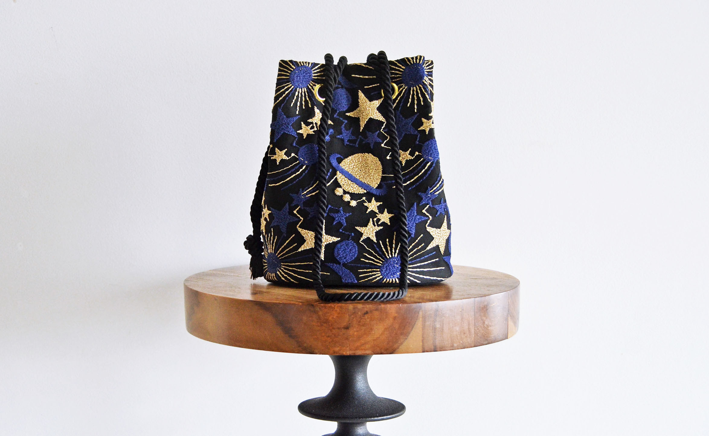 数量限定! プラネットチュール刺繍ポシェットマリンバッグ　ブルーブラック　ミニショルダー　月と星