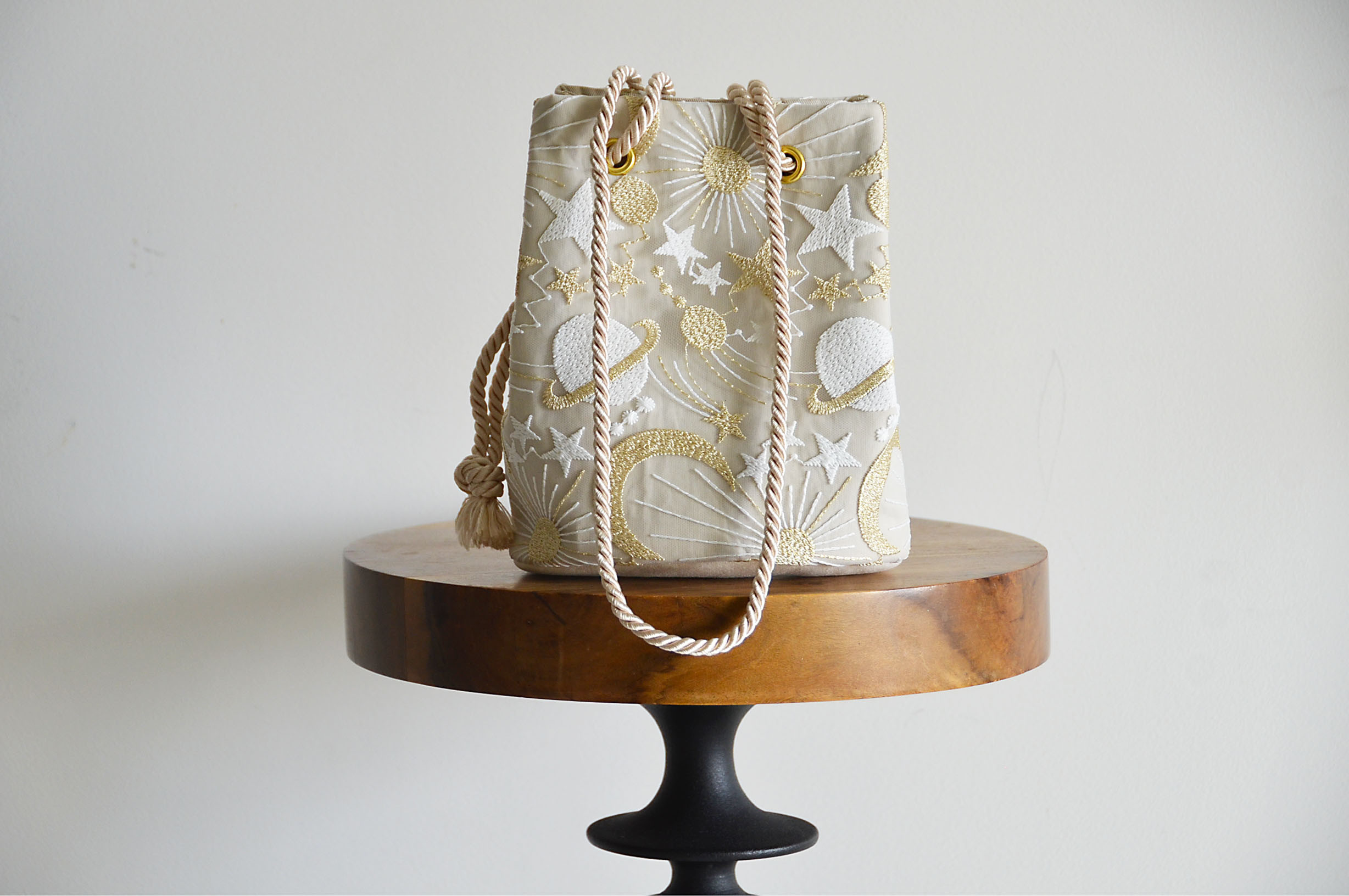 新作!  数量限定! プラネットチュール刺繍ポシェットマリンバッグ　エクリュベージュ　ミニショルダー　月と星