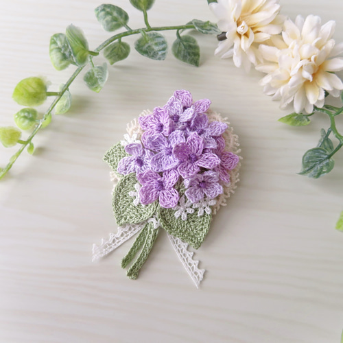 レース編み ライラックの小さなブーケのブローチ ブローチ 花てまり