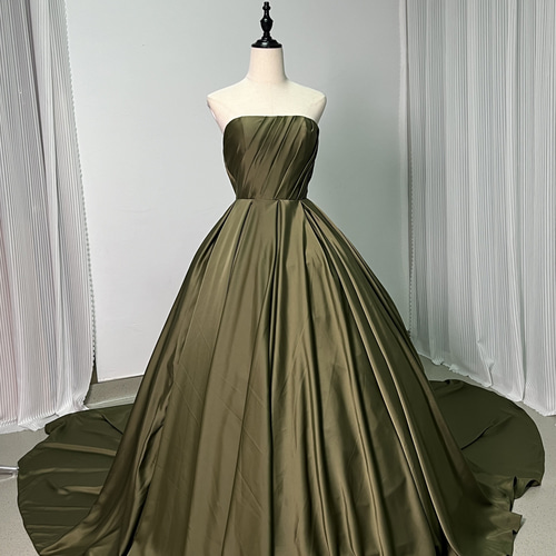 送料無料！カラードレス 深めな緑 ベアトップ スリット ブライダル 前  