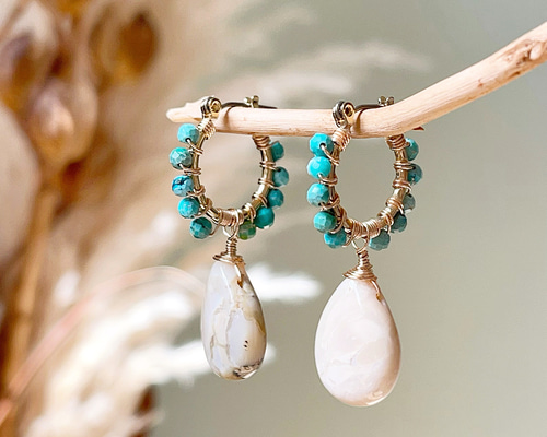 ターコイズとアフリカンオパール揺れるボヘミアンピアス《チタンポスト  