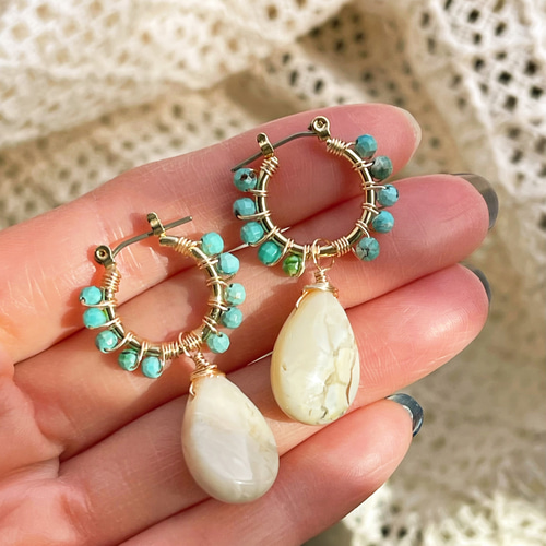 ターコイズとアフリカンオパール揺れるボヘミアンピアス《チタンポスト  