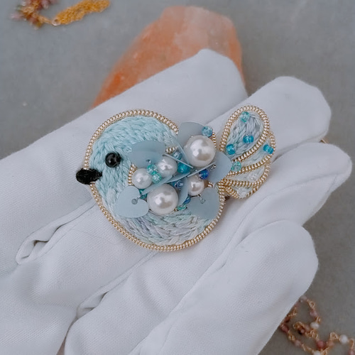 ビーズ刺繍 小鳥のブローチ ＊piyo~pastel blue~ ブローチ kirakira111