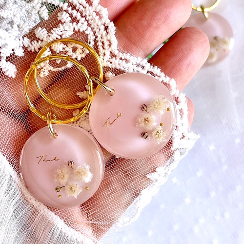 ☆asarin☆★お花のイニシャルキーホルダー　かすみ草　ピンク【080】 95e789ba6ff401d299f03e31e846b8