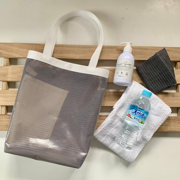 サウナも雨の日もこのバッグ。A4対応プラス雑誌も。チェックのクリアバッグ。warabi-no 2枚目の画像