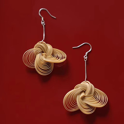 ハンドメイド 竹製 ピアス イヤリング 虹の雲 耳飾 竹色 極軽い ノン