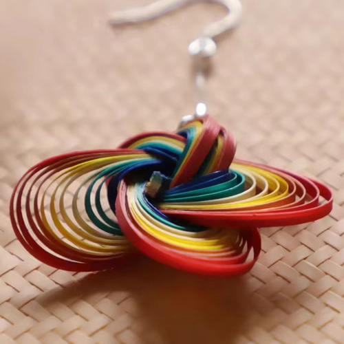 ハンドメイド 竹製 ピアス イヤリング 虹の雲 耳飾 竹色 極軽い ノン