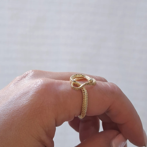 18金 蛇の指輪 】k18 蛇リング 巳年 干支 縁起物 蛇アクセサリー ヘビ
