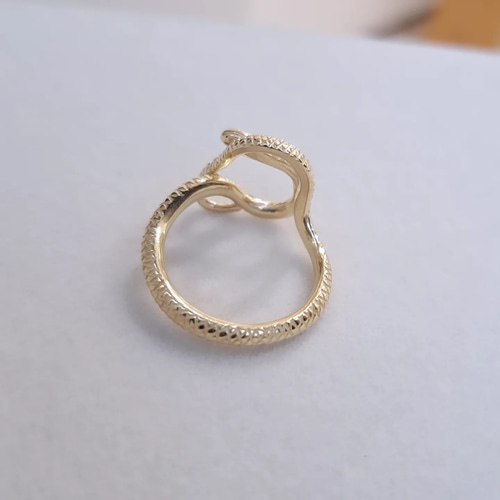 18金 蛇の指輪 】k18 蛇リング 巳年 干支 縁起物 蛇アクセサリー