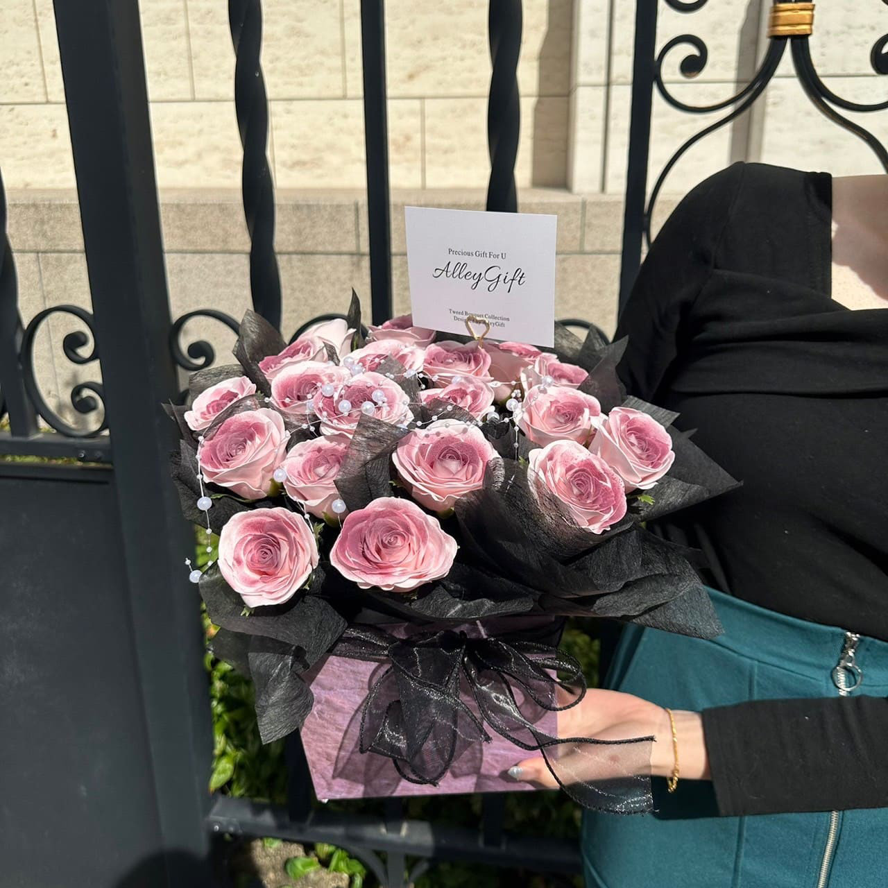 プロデザイナーの手作りフラワーボックス　プリザーブドフラワー風の最上級ソープフラワーを贅沢に使用