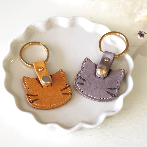 500円玉が入るキーホルダー ねこ型 トラ柄 本革 02207 キーリング