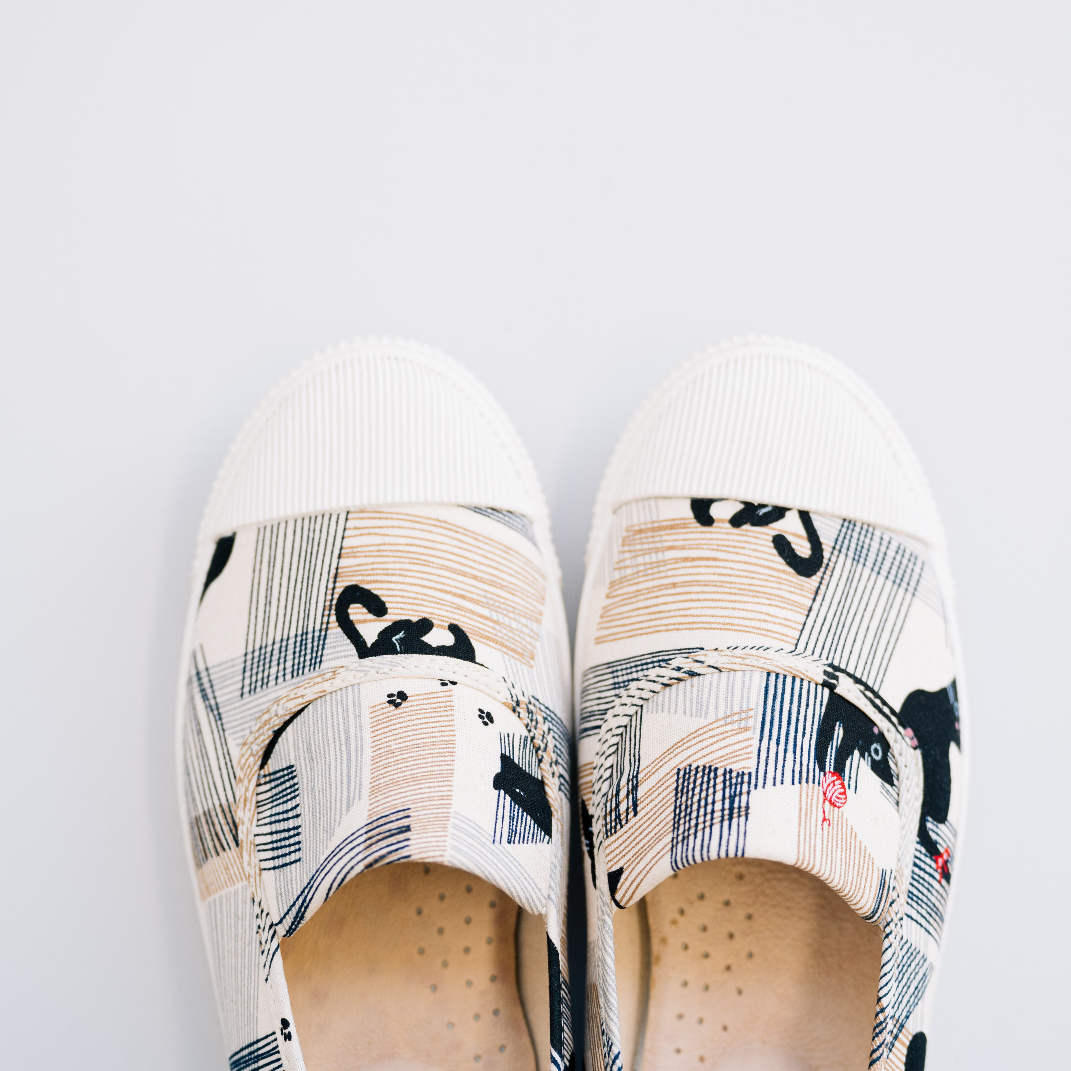 スリッポン【 スタンダード ねこのかくれんぼ】シューズ・靴 7,629円