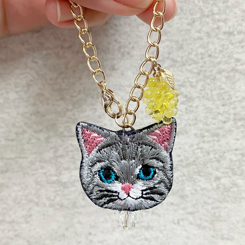 新作/猫さん刺繍とぷっくりマスカットのバッグチャーム♡ その他 