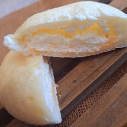 北海道レアチーズクリームパン 3枚目の画像