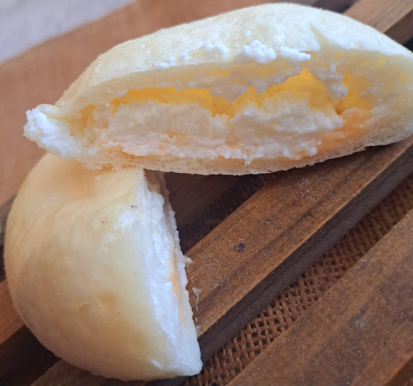北海道レアチーズクリームパン 3枚目の画像