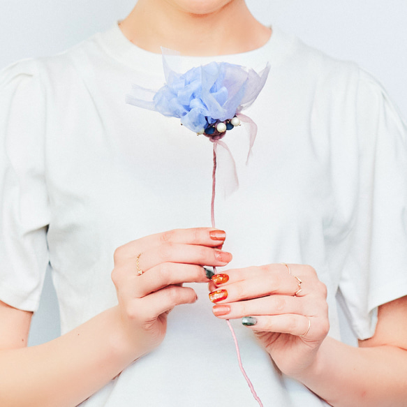 自由に曲げて空間にとける咲き編みの花｜大きいカーネーション｜ブルー 7枚目の画像