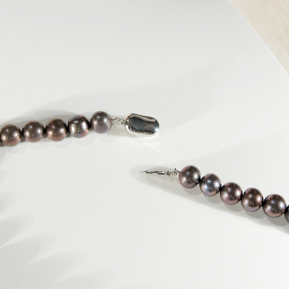 11.5-9.0mm本真珠（淡水パール）とSV925のグラデーション・ネックレス（ロジウム、ダークトーン、パープル） 5枚目の画像