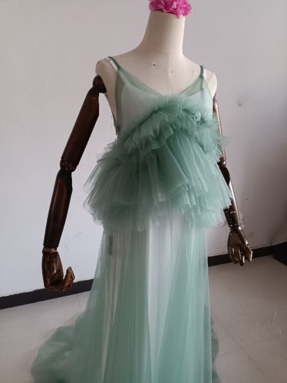 上品！ペールトーンのミントグリーン色 チュールドレス ソフトチュール カラードレスオーバースカート+ホワイトキャミソール 2枚目の画像