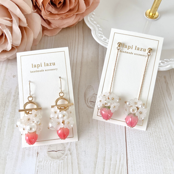 小花とパールのいちご《ピアス/イヤリング》 ピアス（フック・チェーン 