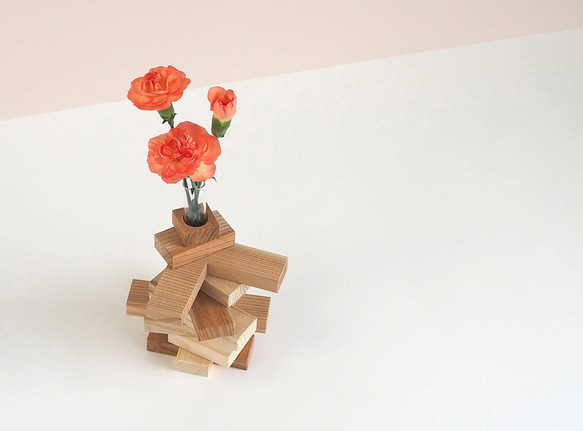 【母の日ギフト】工芸の魅力を伝える一輪挿し　箱入り組み立て花器　yadori花（やどりか）―再生― 2枚目の画像