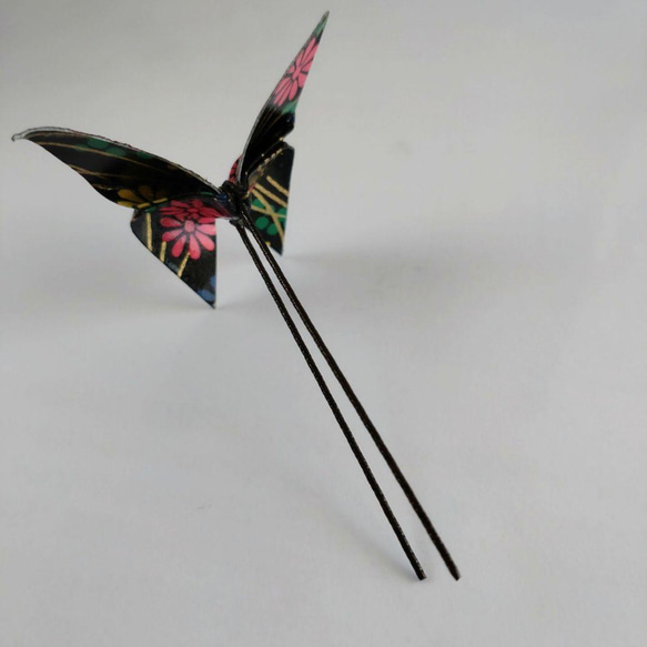 手染友禅和紙使用　おりがみかんざし髪飾り　黒い蝶 2枚目の画像