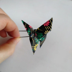 手染友禅和紙使用　おりがみかんざし髪飾り　黒い蝶 4枚目の画像