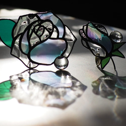 「宝石みたいなバラのつぼみ」ステンドグラス・アンティークガラス・窓辺にちょこんとシリーズ 9枚目の画像