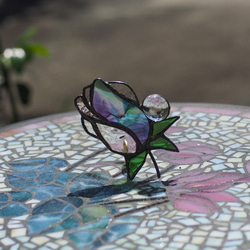 「宝石みたいなバラのつぼみ」ステンドグラス・アンティークガラス・窓辺にちょこんとシリーズ 3枚目の画像