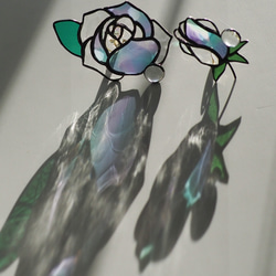 「宝石みたいなバラのつぼみ」ステンドグラス・アンティークガラス・窓辺にちょこんとシリーズ 11枚目の画像