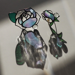 「宝石みたいなバラのつぼみ」ステンドグラス・アンティークガラス・窓辺にちょこんとシリーズ 8枚目の画像