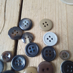 ダークカラーのボタン ハンドメイド素材 4枚目の画像