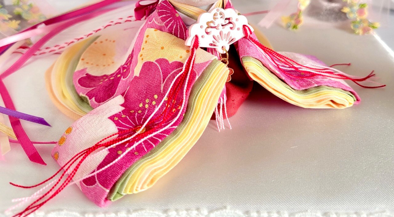 742  小さな着せ替えお着物〈お姫様〉十二単 正絹桃色地に大花文様　薄黄かさね【新襟仕様】