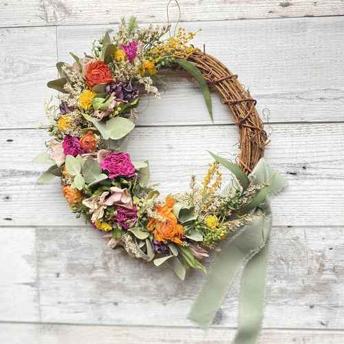 クリスマスローズとミニバラのドライフラワーハーフリース（イエロー