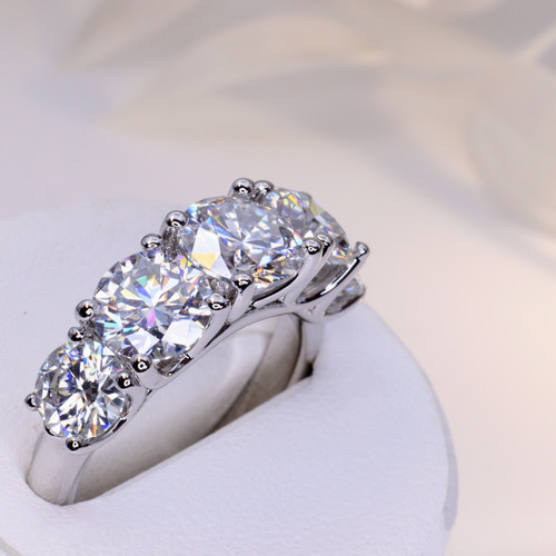 ✨人気商品✨16号相当 モアサナイト リング 指輪 メインダイヤ 1ct 楽天市場】リング 指輪 モアサナイト 1ct シルバー925 人工