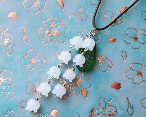 半額SALE☆スズランのとんぼ玉ガラスペンダント ネックレス