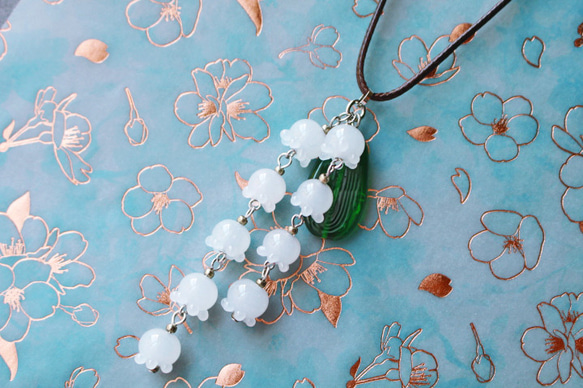 半額SALE☆スズランのとんぼ玉ガラスペンダント ネックレス