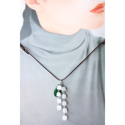 半額SALE☆スズランのとんぼ玉ガラスペンダント ネックレス