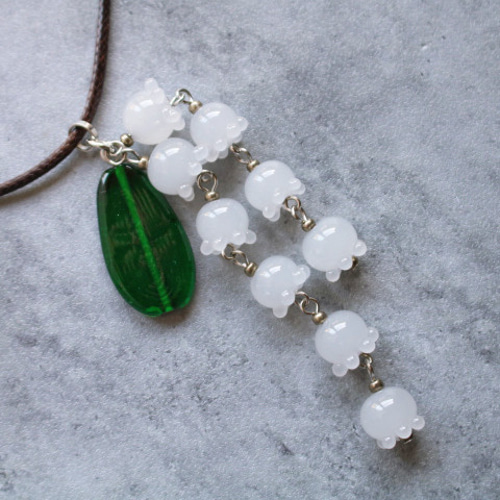 半額SALE☆スズランのとんぼ玉ガラスペンダント ネックレス