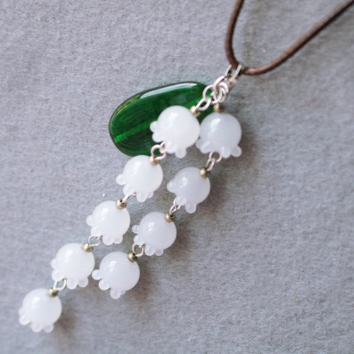 半額SALE☆スズランのとんぼ玉ガラスペンダント ネックレス