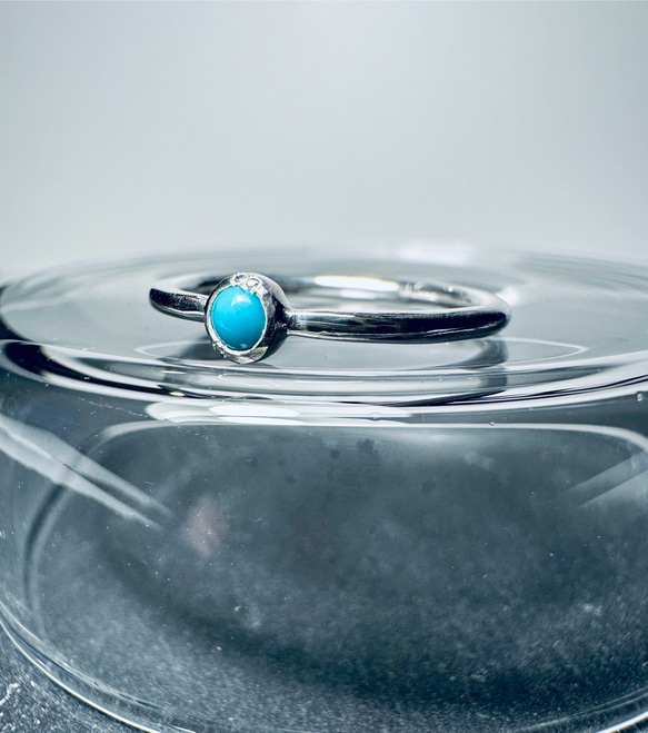 ターコイズとグランディディエライトのひとつぶリング《晴れやかブルー》 4枚目の画像