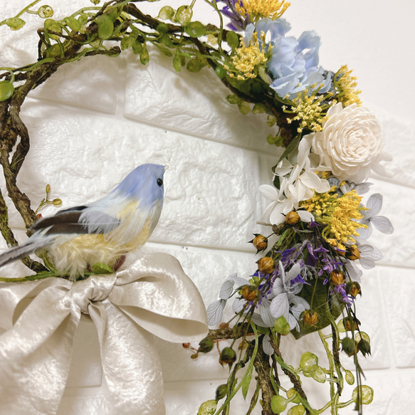 ✳︎母の日ギフト✳︎幸せ運ぶ青い鳥リース　鳥さん好きなお母さんに　スカビオサ　紫陽花　ソラフラワー 6枚目の画像