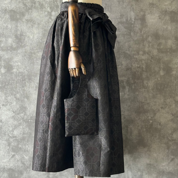 【一点モノ】大島紬 着物リメイク ギャザー スカート & スヌード 〜 四季 で心地良い 上質 絹 100% 〜 the of your 100% and can it 一点モノ 大島紬 着物リメイク ギャザー スカート スヌード 四季 で心地良い 上質 made single layer snood using Oshima Tsumugi pattern in elastic waist is You by around also It UV rays as measure against rubber