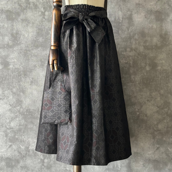 【一点モノ】大島紬 着物リメイク ギャザー スカート & スヌード 〜 四季 で心地良い 上質 絹 100% 〜 the of your 100% and can it 一点モノ 大島紬 着物リメイク ギャザー スカート スヌード 四季 で心地良い 上質 made single layer snood using Oshima Tsumugi pattern in elastic waist is You by around also It UV rays as measure against rubber