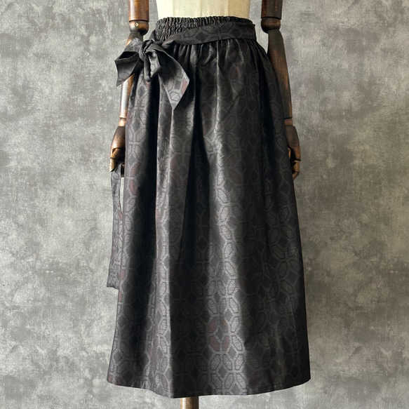 【一点モノ】大島紬 着物リメイク ギャザー スカート & スヌード 〜 四季 で心地良い 上質 絹 100% 〜 the of your 100% and can it 一点モノ 大島紬 着物リメイク ギャザー スカート スヌード 四季 で心地良い 上質 made single layer snood using Oshima Tsumugi pattern in elastic waist is You by around also It UV rays as measure against rubber