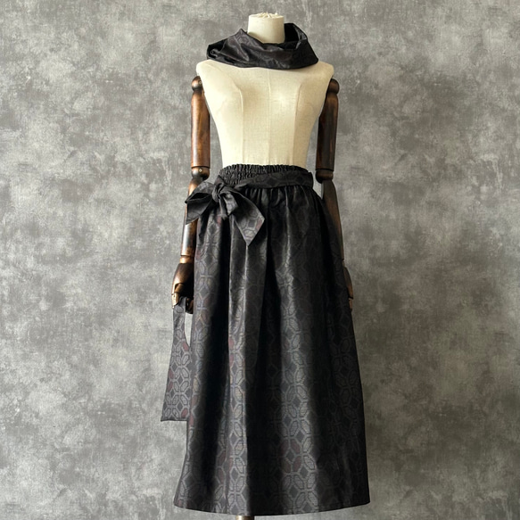 【一点モノ】大島紬 着物リメイク ギャザー スカート & スヌード 〜 四季 で心地良い 上質 絹 100% 〜 the of your 100% and can it 一点モノ 大島紬 着物リメイク ギャザー スカート スヌード 四季 で心地良い 上質 made single layer snood using Oshima Tsumugi pattern in elastic waist is You by around also It UV rays as measure against rubber